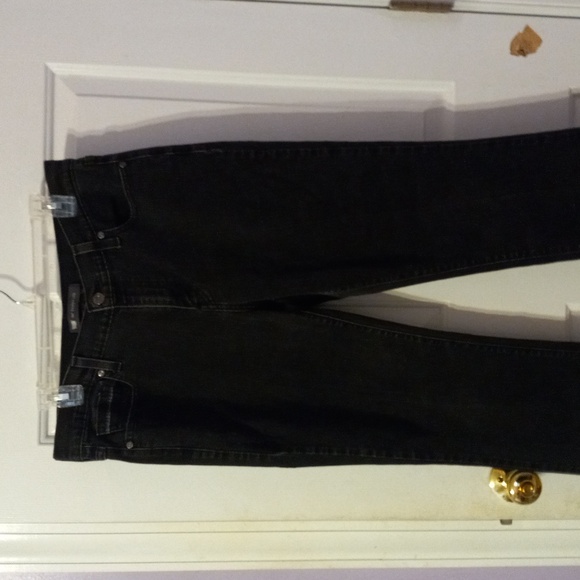 Denizen from Levi's Denim - Ladies black Levi jeans